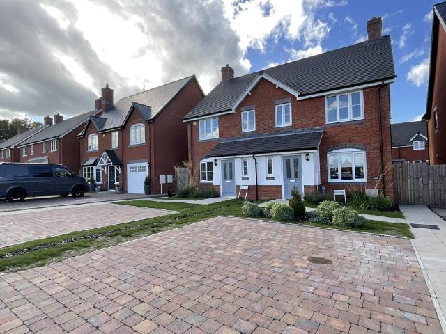 3 bedroom semi detached house to rent