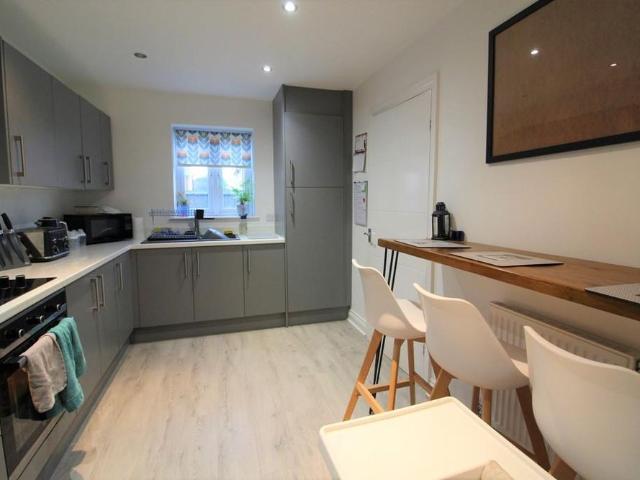 3 bedroom semi detached house to rent