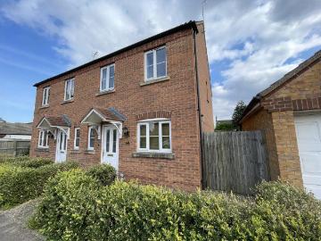 3 bedroom semi detached house to rent