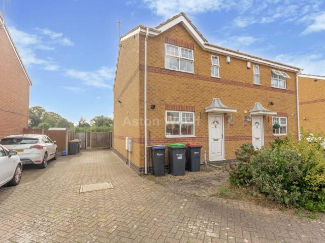 3 bedroom semi detached house to rent