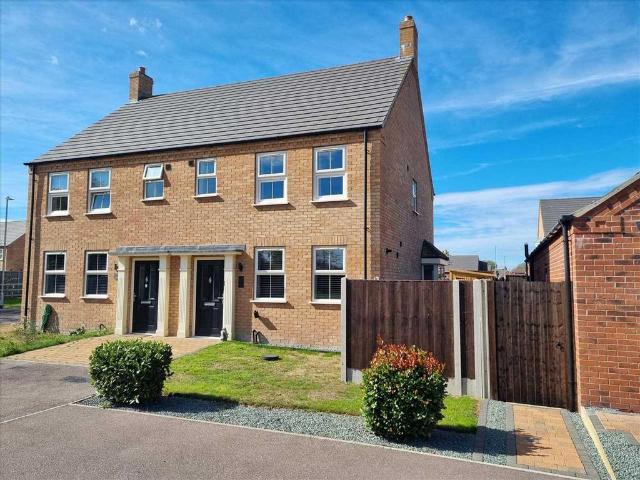 3 bedroom semi detached house to rent