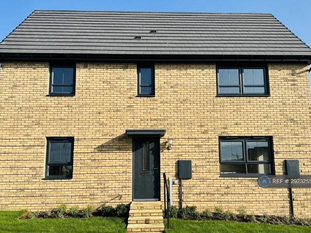 3 bedroom semi detached house to rent