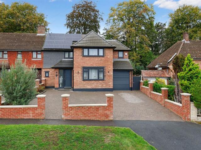 3 bedroom semi detached house to rent