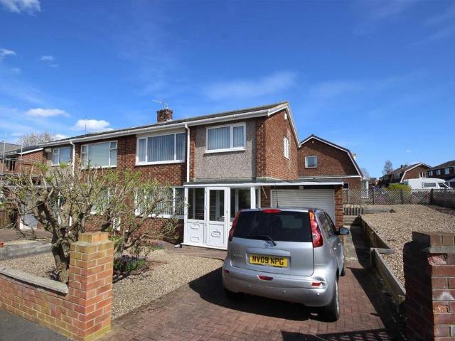 3 bedroom semi detached house to rent
