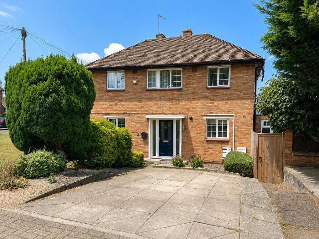 3 Bedroom Semi Detached House To Rent