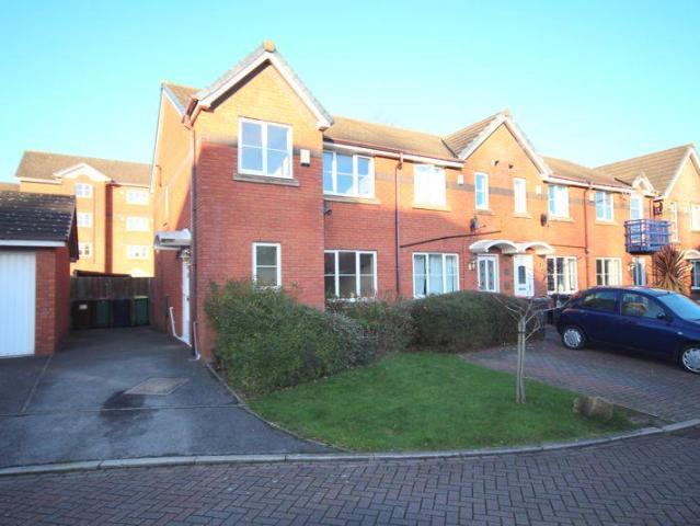 3 bedroom semi detached house to rent
