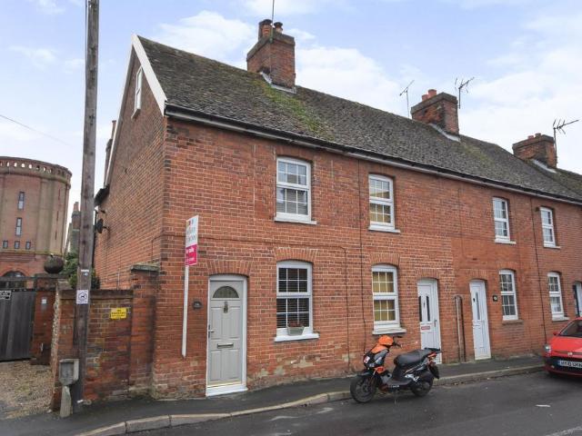 3 bedroom semi detached house to rent