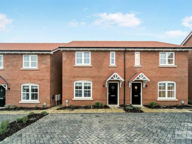 3 bedroom semi detached house to rent