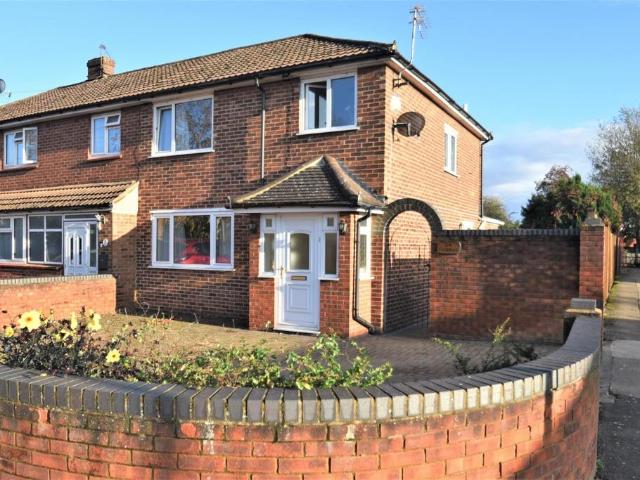 3 bedroom semi detached house to rent