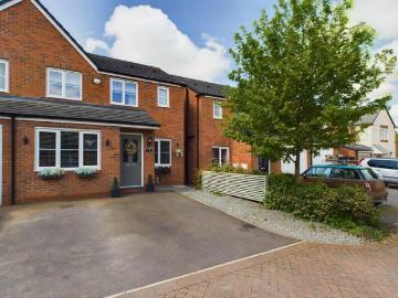 3 bedroom semi detached house to rent