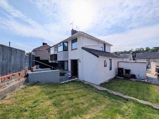 3 bedroom semi detached house to rent