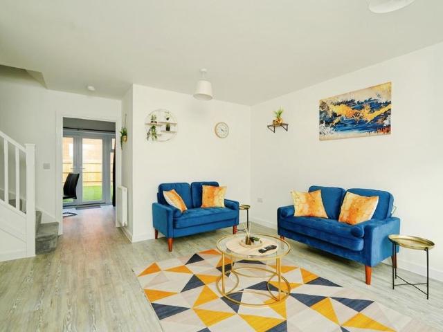 3 bedroom semi detached house to rent