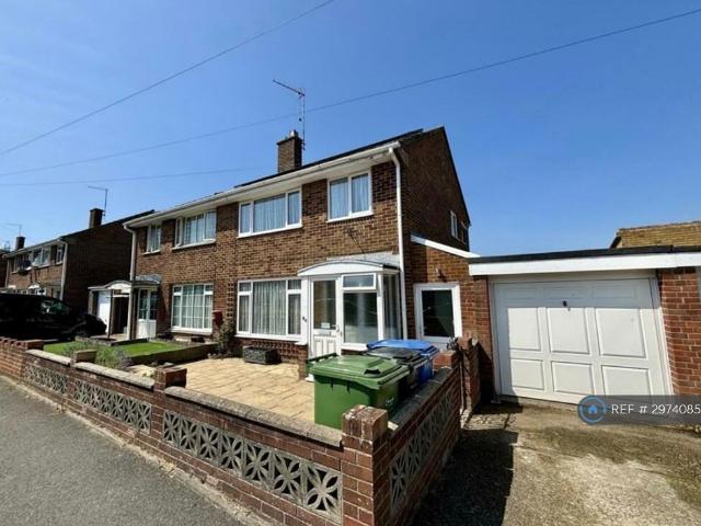 3 bedroom semi detached house to rent