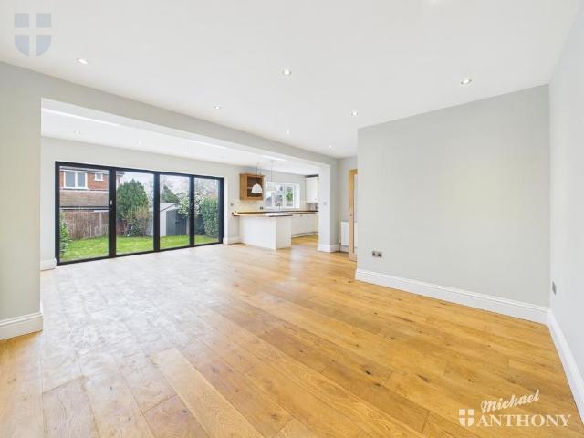 3 bedroom semi detached house to rent