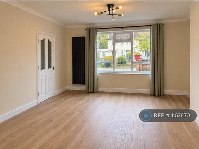 3 bedroom semi detached house to rent