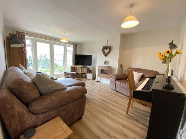 3 bedroom semi detached house to rent