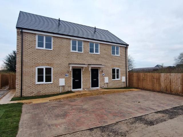 3 bedroom semi detached house to rent