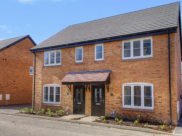 3 bedroom semi detached house to rent