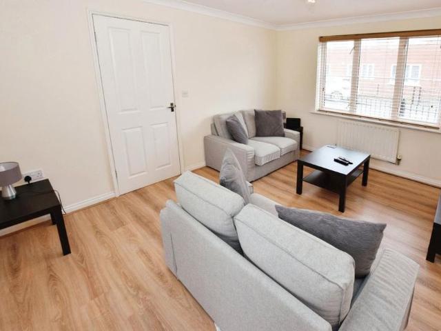 3 bedroom semi detached house to rent