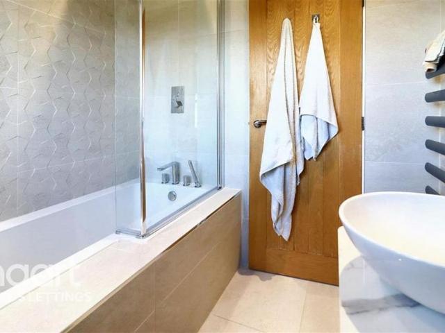 3 bedroom semi detached house to rent