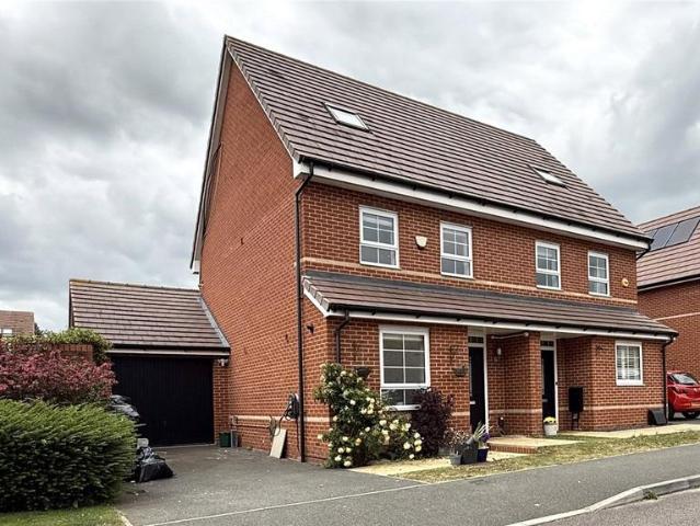 3 bedroom semi detached house to rent