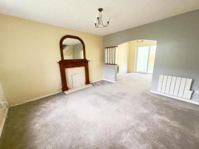3 bedroom semi detached house to rent