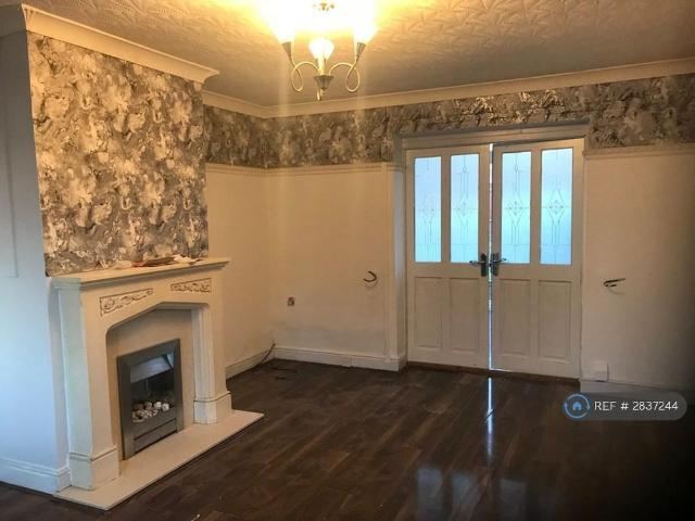 3 bedroom semi detached house to rent