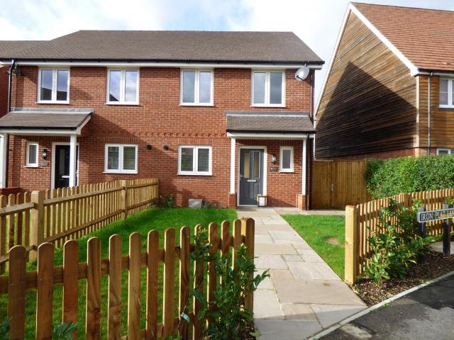 3 bedroom semi detached house to rent