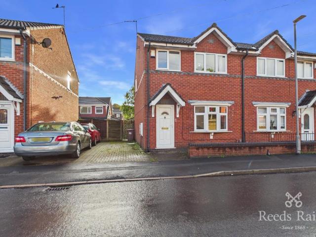 3 bedroom semi detached house to rent