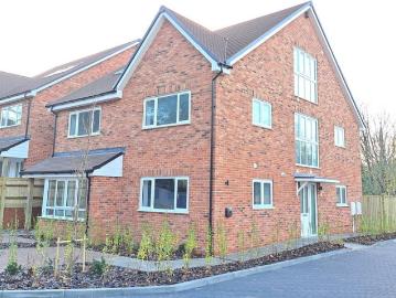 3 bedroom semi detached house to rent
