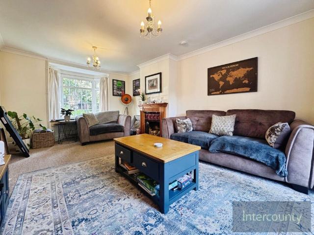 3 Bedroom Semi Detached House To Rent