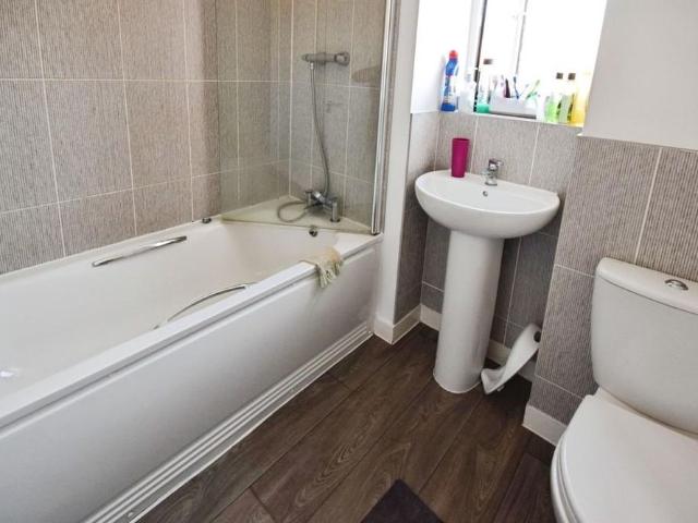 3 bedroom semi detached house to rent