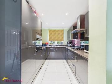3 bedroom semi detached house to rent