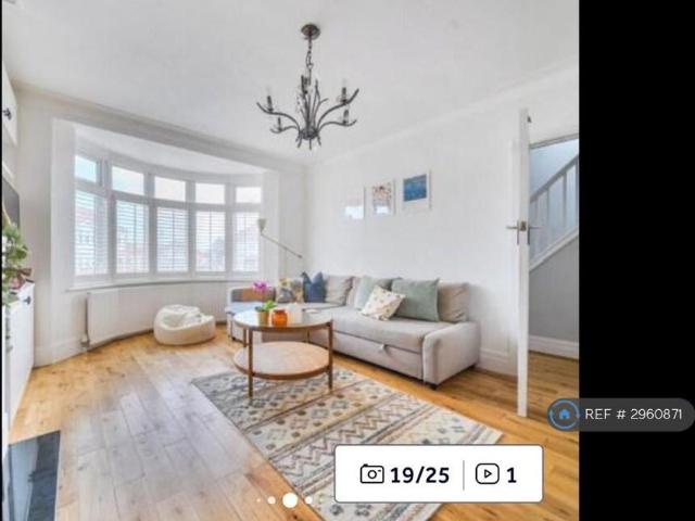 3 bedroom semi detached house to rent