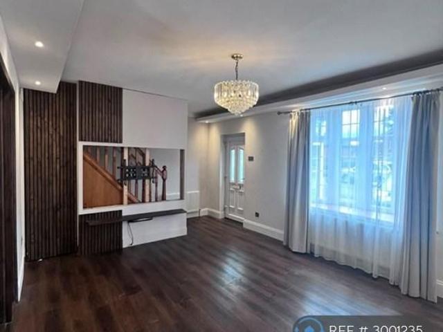 3 bedroom semi detached house to rent
