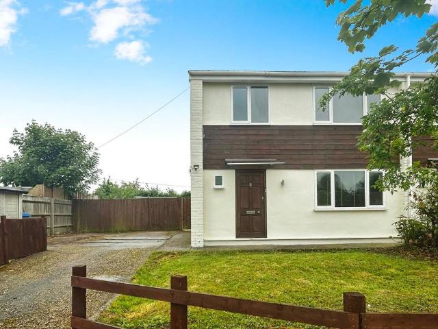 3 bedroom semi detached house to rent
