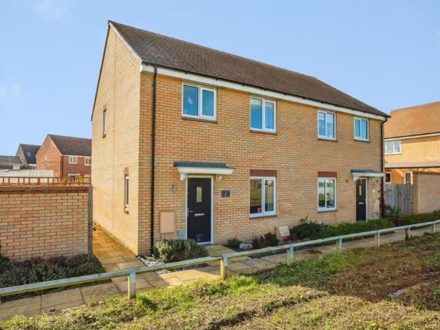 3 bedroom semi detached house to rent