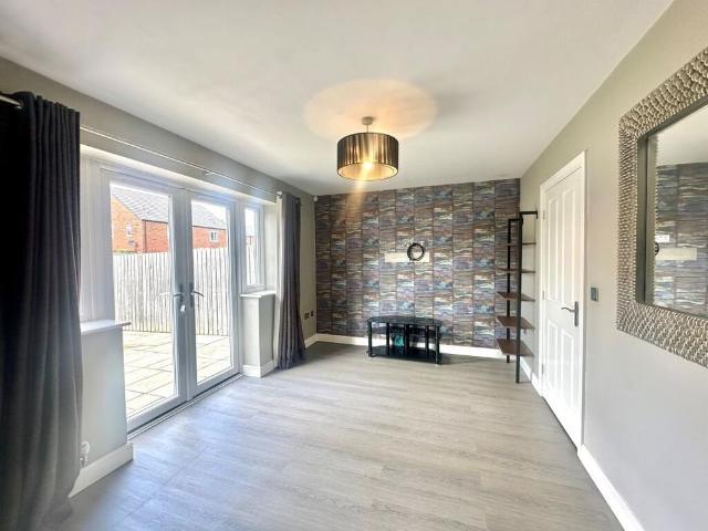 3 bedroom semi detached house to rent