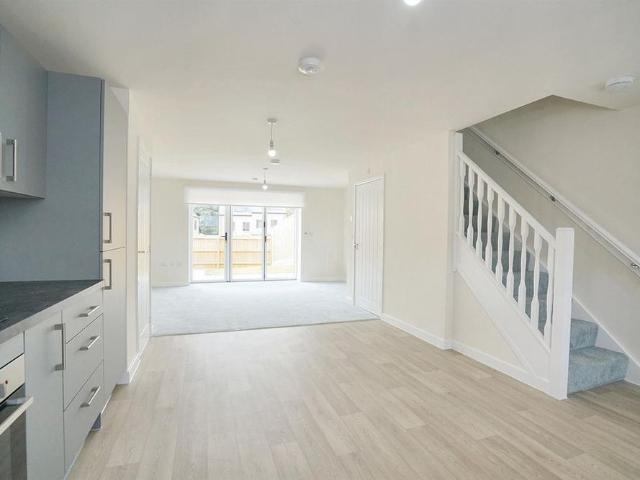 3 bedroom semi detached house to rent
