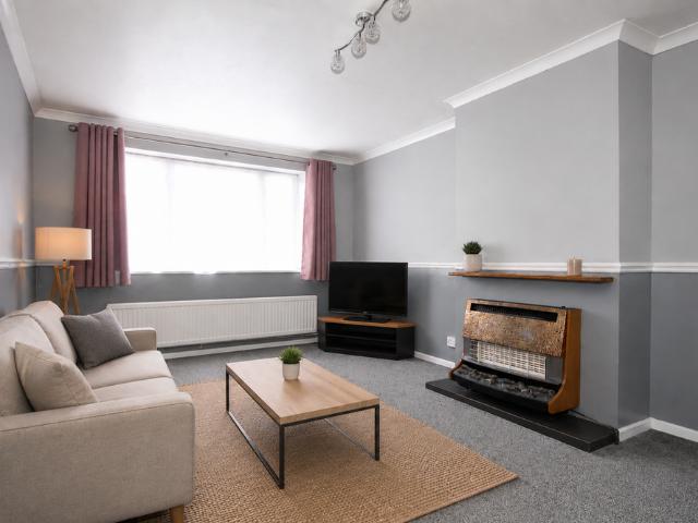 3 bedroom semi detached house to rent