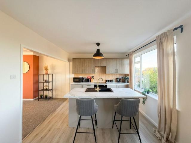 3 bedroom semi detached house to rent