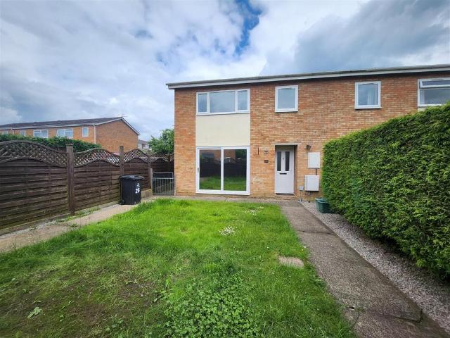 3 bedroom semi detached house to rent