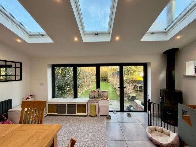 3 bedroom semi detached house to rent