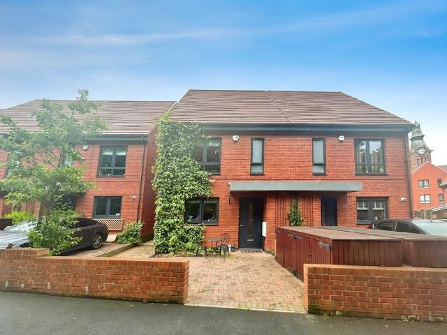 3 bedroom semi detached house to rent