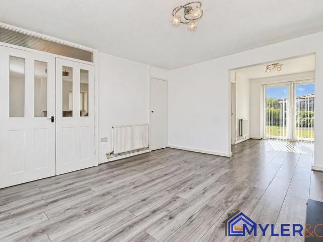 3 bedroom semi detached house to rent