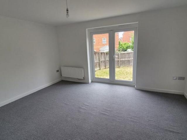 3 bedroom semi detached house to rent