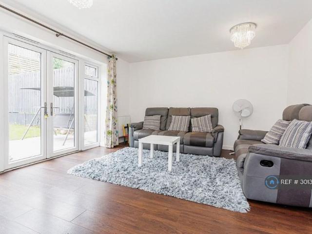 3 bedroom semi detached house to rent