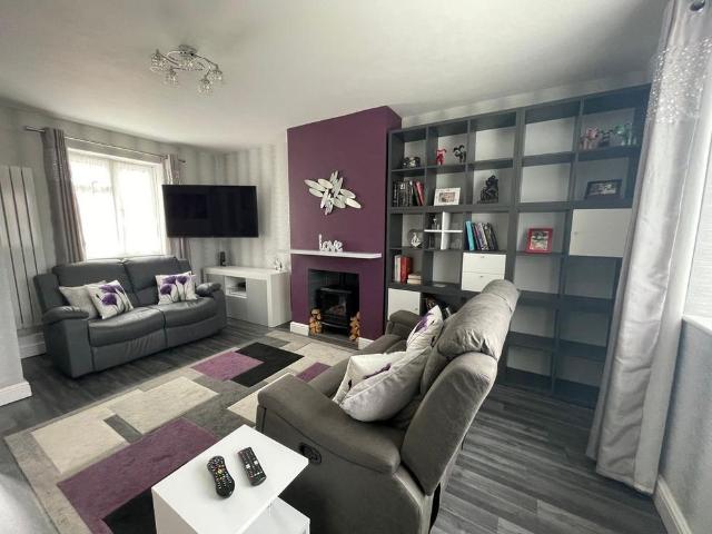 3 bedroom semi detached house to rent
