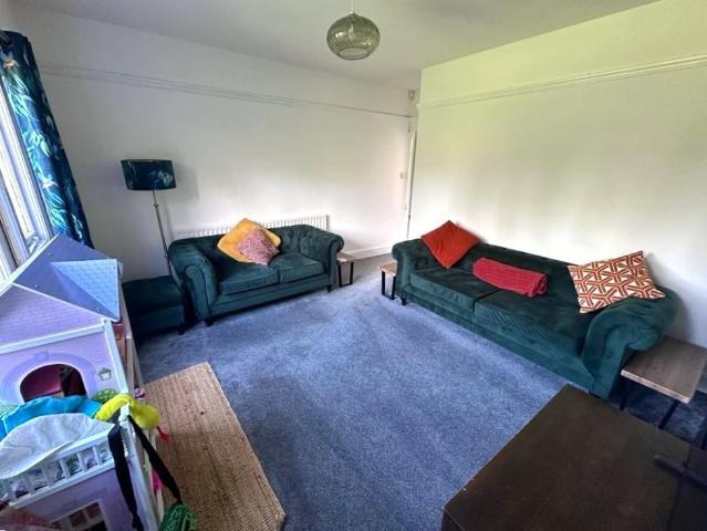 3 bedroom semi detached house to rent