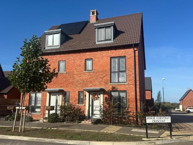 3 bedroom semi detached house to rent